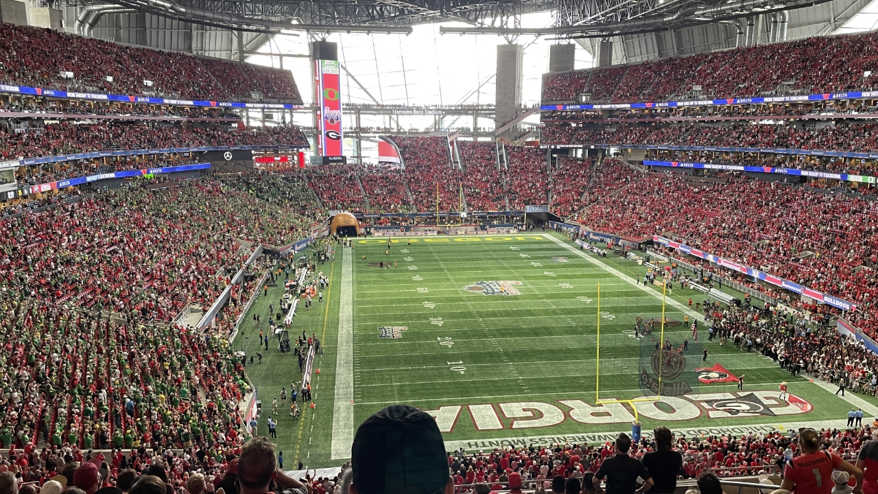 WATCH: Georgia Bulldogs Fans 'Light Up' Mercedes-Benz Stadium